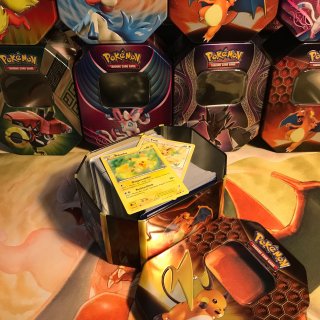 300 Pokemon Karten (bespielt) + Tin Box!